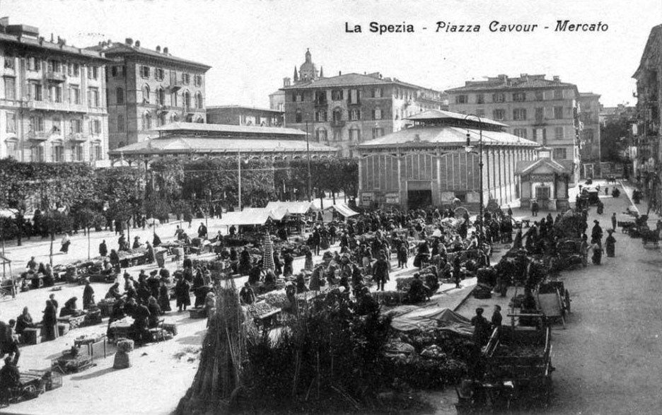 Piazza Cavour-  Mercato